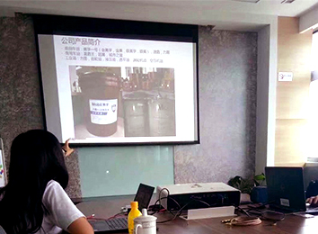 從營銷的角度講，網(wǎng)絡(luò)上生產(chǎn)者和消費者一對一的互動溝通，使生產(chǎn)者更快地了解消費者的要求、愿望及改進(jìn)意見，將工業(yè)時代大規(guī)模生產(chǎn)、大規(guī)模數(shù)據(jù)營銷改進(jìn)為小群體甚至個體營銷，為消費者提供了極大的滿足，迎合了現(xiàn)代拓客營銷理念