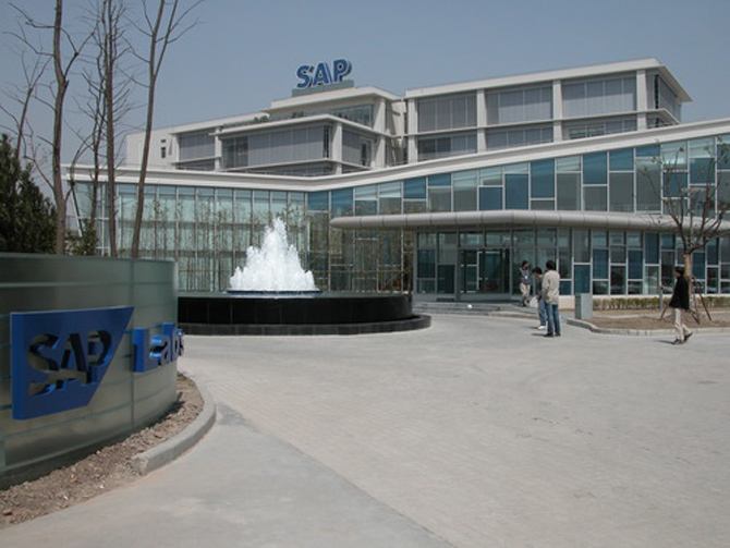 與此同時，網(wǎng)絡(luò)營銷公司的互動性也使消費者獲得信息的能力增強(qiáng)，使得營銷外包實施差別定價的過程中也存在著一定的風(fēng)險